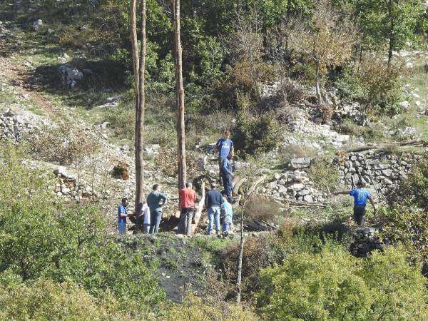 A cercar la legna per le “Glorie”