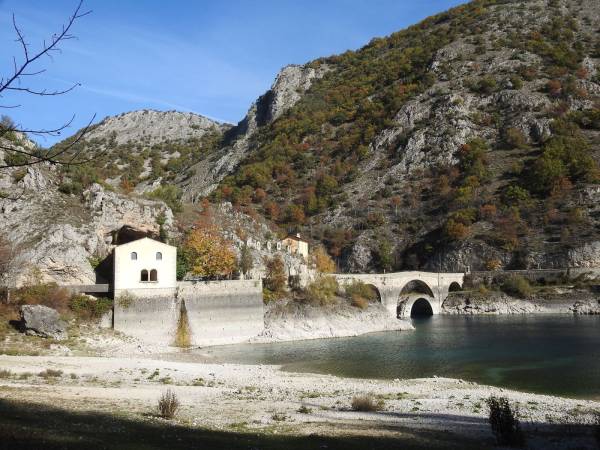 FOLIAGE AL LAGO DI SAN DOMENICO