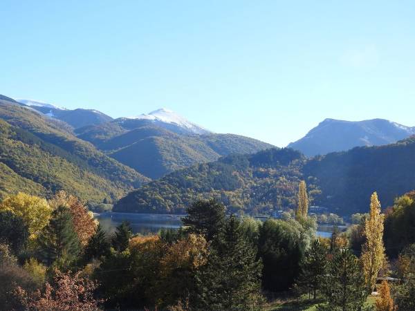 Ad Amarena, mia concittadina e confidente IL FOLIAGE AL LAGO DI SCANNO