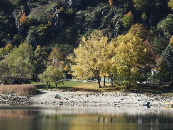 Ad Amarena, mia concittadina e confidente IL FOLIAGE AL LAGO DI SCANNO