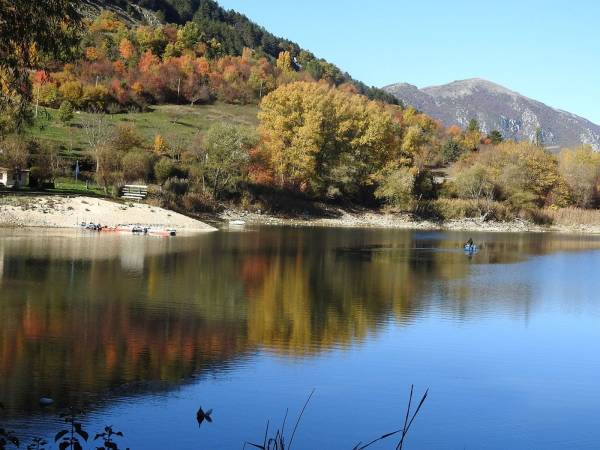 Ad Amarena, mia concittadina e confidente IL FOLIAGE AL LAGO DI SCANNO