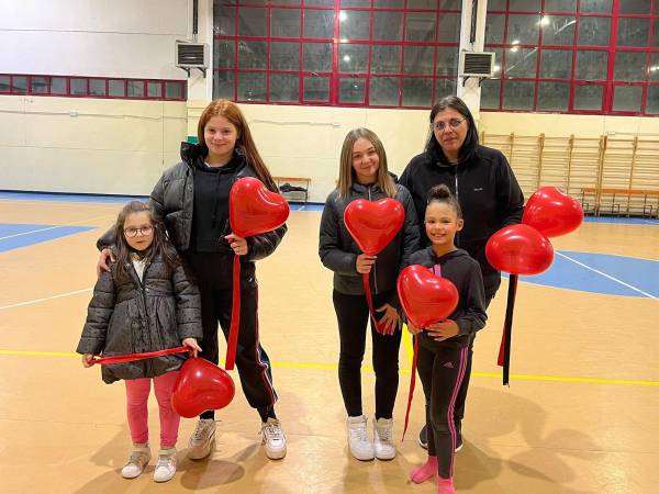 Verso il 25 novembre  Video di giovani ballerine