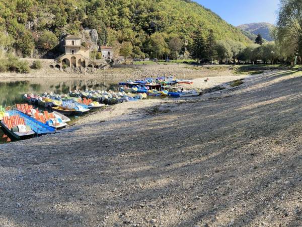 È iniziato il foliage al Lago del Cuore