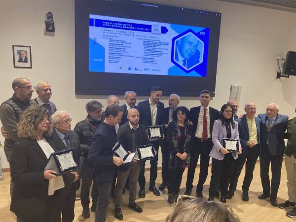 Riconoscimento ai giornalisti con 35 anni di iscrizione all’ordine C’era tra questi anche il nostro direttore