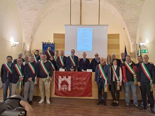L’Assemblea a Penne dei “Borghi piu’ belli d’Italia” abruzzesi e molisani Voto favorevole al ritorno di Introdacqua nell’associazione
