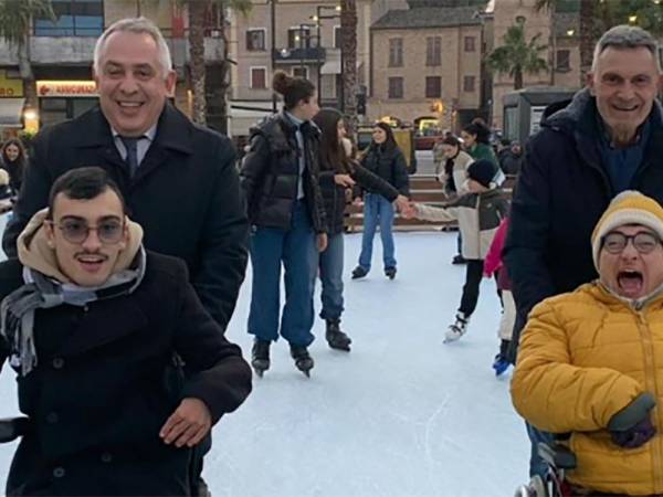 La pista di pattinaggio di piazza della Rinascita  gratuita per ragazzi disabili