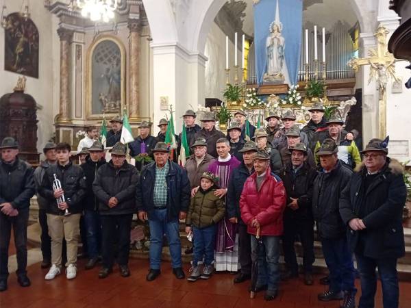 Prima Domenica d’Avvento a Scanno Nella simbologia natalizia del presepio     E con la partecipazione di alcuni gruppi alpini