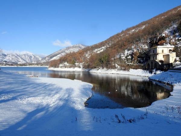 Al Lago di Scanno Col suo ambiente innevato