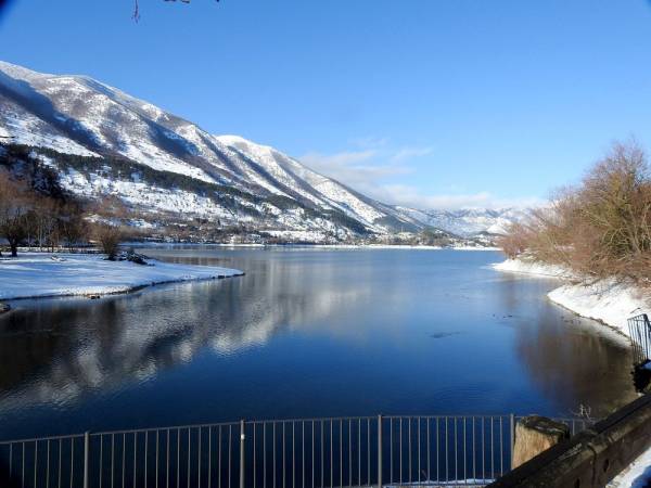 Al Lago di Scanno Col suo ambiente innevato