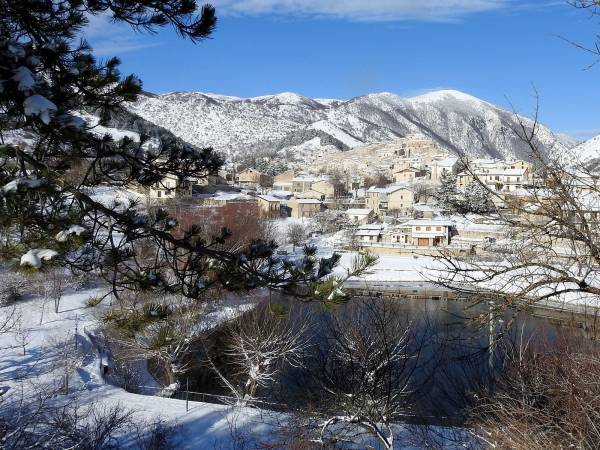 I paesi con un bianco mantello: Scanno e Villalago