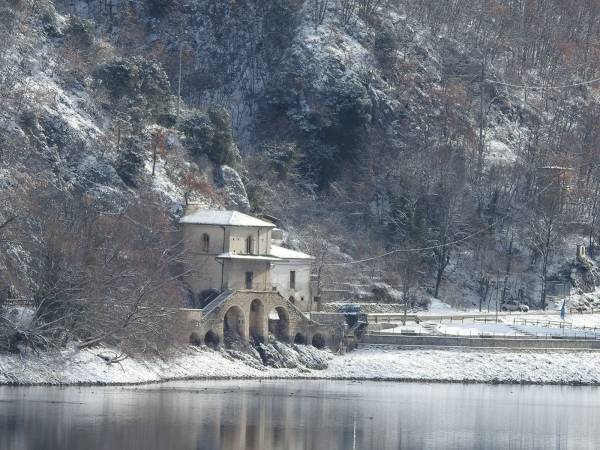 I paesi con un bianco mantello: Scanno e Villalago