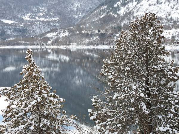 I paesi con un bianco mantello: Scanno e Villalago