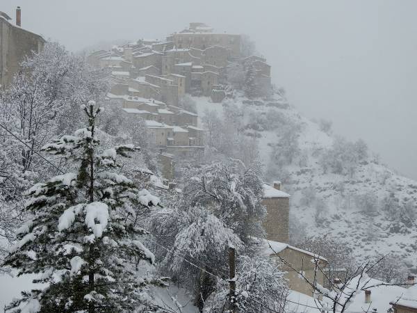 I paesi con un bianco mantello: Scanno e Villalago