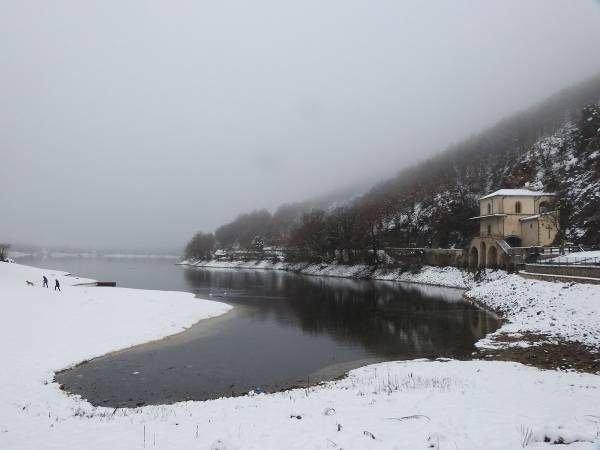 I paesi con un bianco mantello: Scanno e Villalago