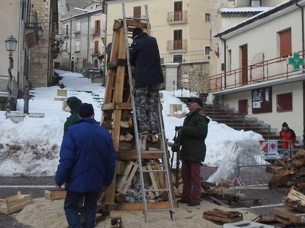 A Villalago dopo la “Fanoglia dei Giovani” verranno accese stasera le “Fanoglie Rionali”