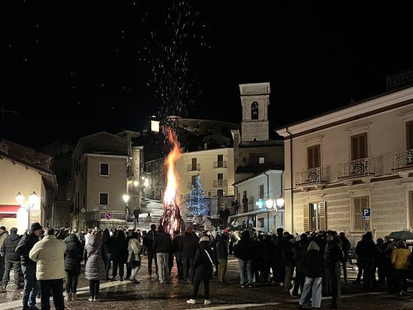 “E venne a Villalago il giorno della “Fanoglia Cittadina” Per la festa in onore di San Domenico Abate