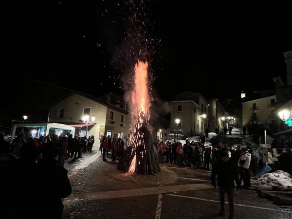 “E venne a Villalago il giorno della “Fanoglia Cittadina” Per la festa in onore di San Domenico Abate