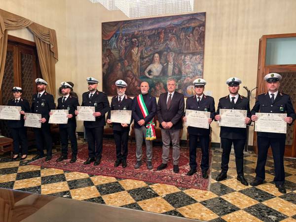 UN RICONOSCIMENTO DEL COMUNE DI PESCARA ALLA POLIZIA LOCALE