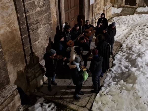 LA TRADIZIONE DELLE “CHEZETTE” La notte del 5 Gennaio a Scanno