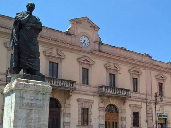 LA SEDE STORICA DEL LICEO CLASSICO DI SULMONA  HA RIAPERTO LE PORTE AGLI STUDENTI