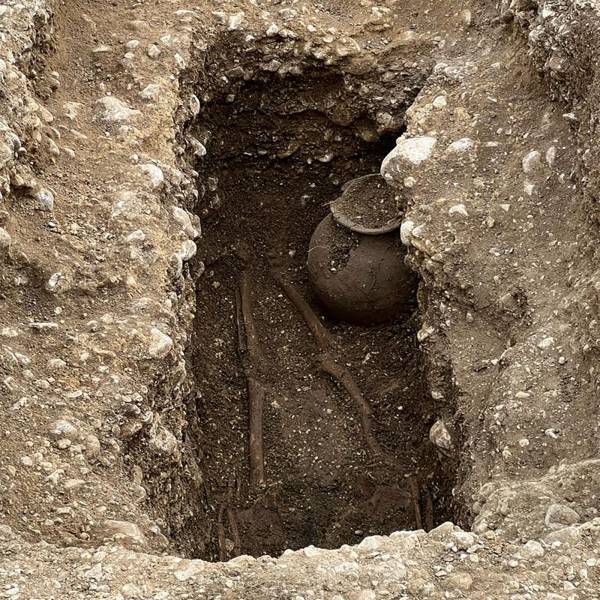 TIRABASSI PENSA A SULMONALAND MENTRE LA STORIA E LA CULTURA DELLA CITTÀ VANNO IN FRANTUMI SOTTO LE RUSPE