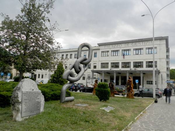 SALVI I TRIBUNALI A RISCHIO DI CHIUSURA