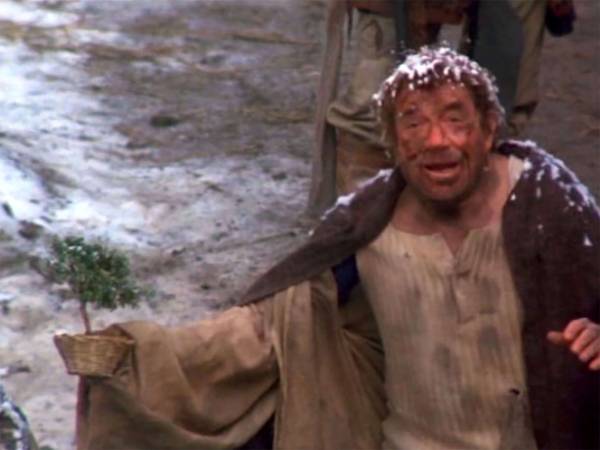 La statua del "Pastore Errante" di Scanno ha interrotto il programma della peregrinazione