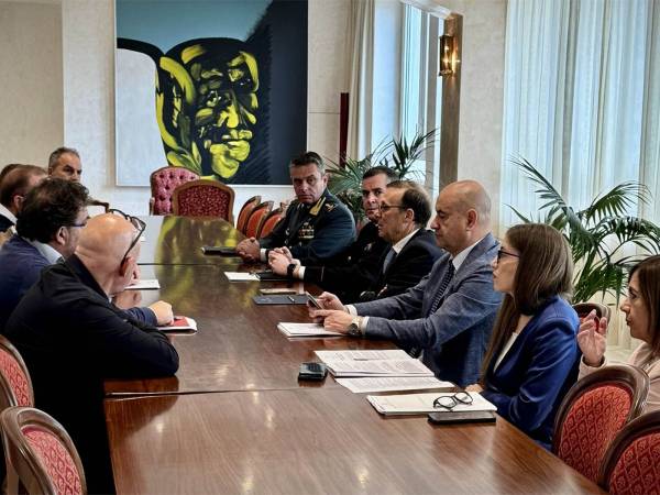 Siglato il Protocollo d’intesa tra Prefettura  e Camera di Commercio per la prevenzione e il contrasto <br>degli atti illegali negli esercizi pubblici