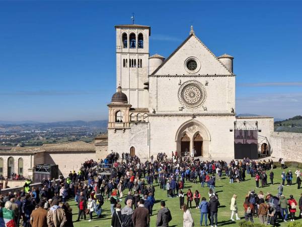 Conclusione del pellegrinaggio ad Assisi con la benedizione all’Italia e al Mondo nel segno della pace