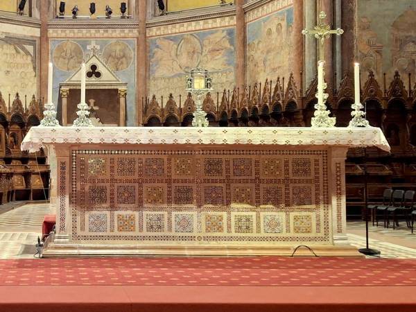 Conclusione del pellegrinaggio ad Assisi con la benedizione all’Italia e al Mondo nel segno della pace