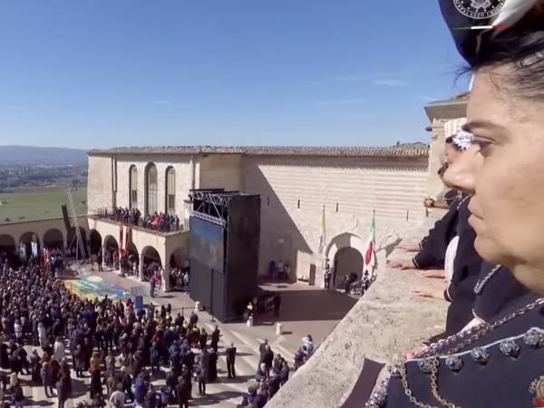 Conclusione del pellegrinaggio ad Assisi con la benedizione all’Italia e al Mondo nel segno della pace