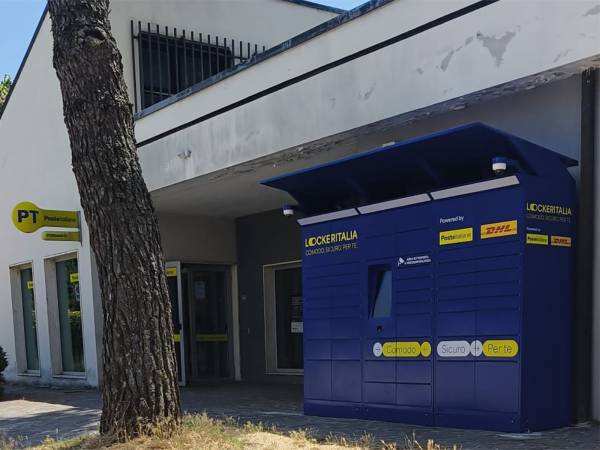 A SULMONA NELL’UFFICIO POSTALE DI VIA DELLA CORNACCHIOLA INSTALLATO UN LOCKER PER LA SPEDIZIONE E IL RITIRO AUTOMATICO DEI PACCHI