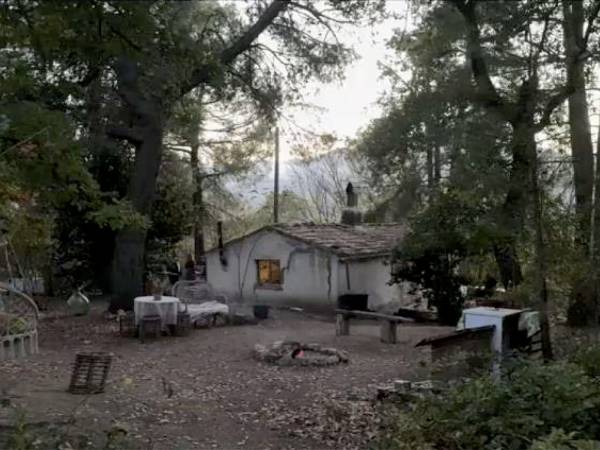 J.J. Rousseau e la famiglia che vive nel bosco in Abruzzo lontano dalla “civiltà”
