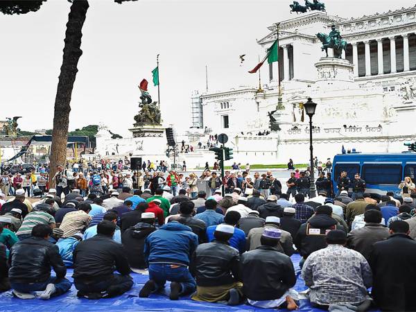 UN PARTITO ISLAMICO IN ITALIA: È UN PERICOLO?