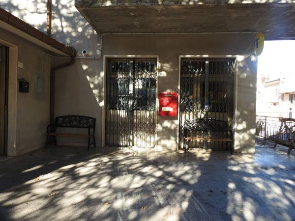 LE PORTE DELL’UFFICIO POSTALE DI VILLALAGO SONO ANCORA CHIUSE