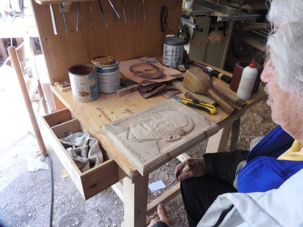 Francesco Ciccotti (Ciccio), intagliatore del legno è tornato al banco di lavoro