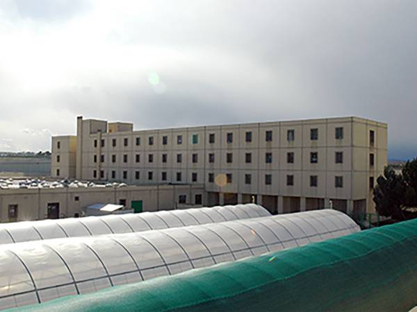 VASTO, GRAVE AGGRESSIONE NELLA CASA LAVORO: INTERNATO SCAGLIA PC CONTRO POLIZIOTTO E LO FERISCE