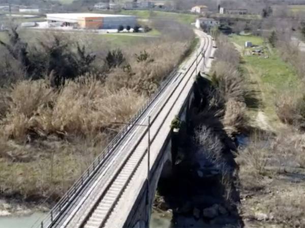 IL REGALO DI NATALE DI MARSILIO: LA FERROVIA ROMA - PESCARA OBIETTIVO MILITARE STRATEGICO