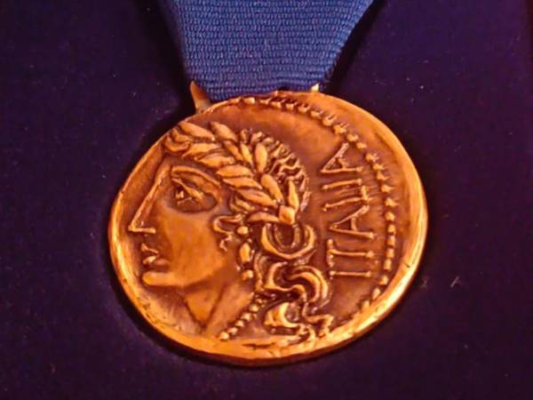 ROPPOPPÒ IL CANTASTORIE PREMIATO DAL COMUNE DI CORFINIO