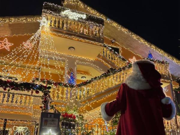 A Montesilvano Via Leopardi torna a far festa con la Casa di Babbo Natale