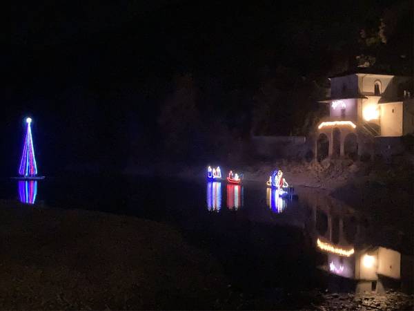 I simboli del Natale son tornati sul Lago di Scanno