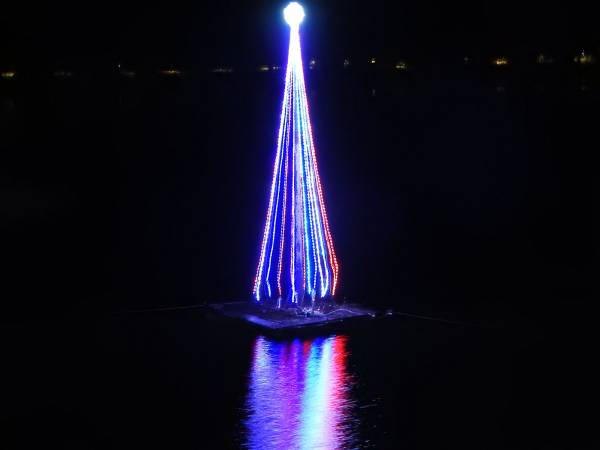 I simboli del Natale son tornati sul Lago di Scanno