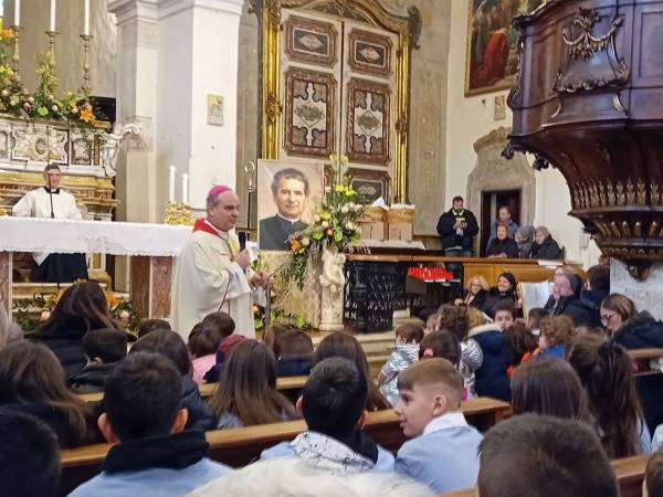 Festa di San Giovanni Bosco a Scanno all’insegna della gioia e del divertimento Distribuzione dei maritozzi benedetti dal Vescovo