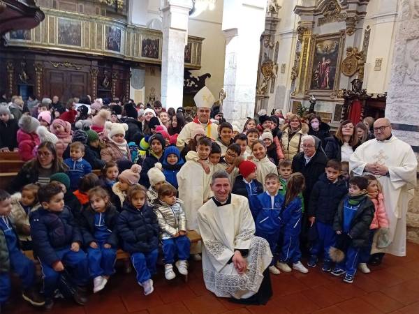 Festa di San Giovanni Bosco a Scanno all’insegna della gioia e del divertimento Distribuzione dei maritozzi benedetti dal Vescovo