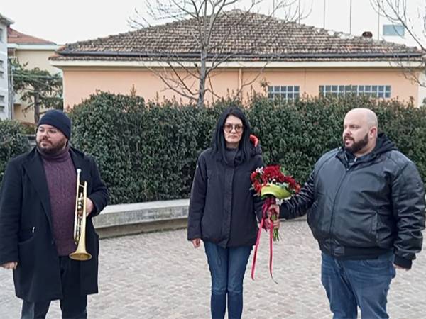 Il Centro Studi Dannunziani e Patriottici depone a Chieti un mazzo di fiori per i Martiri delle Foibe