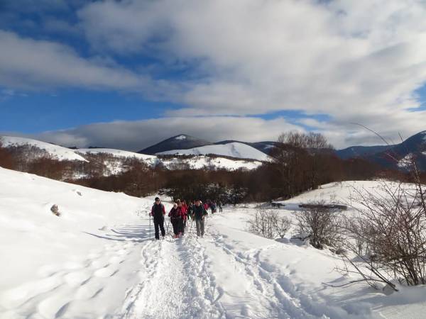 La Wildernes Italia protesta per la "Ciaspolata" in località Cicerana a Lecce dei Marsi