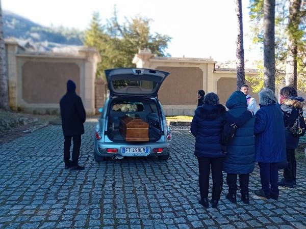 Giorgio Morelli ieri è tornato nella sua Scanno per essere inumato nel cimitero del suo paese