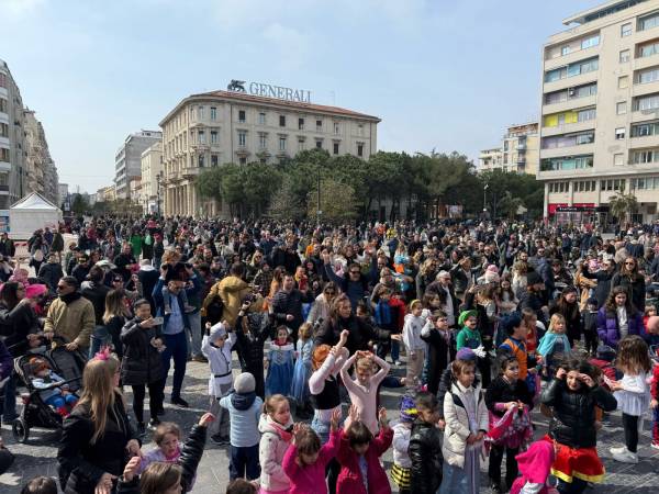 Pescara: grande festa di Carnevale a Piazza della Rinascita con Radio Studio Più