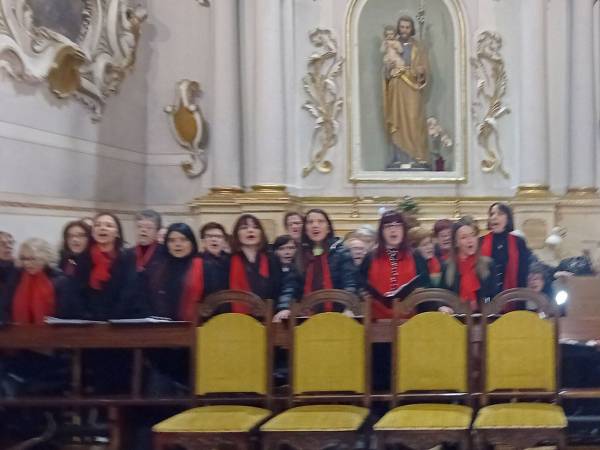 La parrocchia di Scanno in visita alla chiesa di Sant’Antonio di Sulmona per venerare le reliquie del Santo di Padova