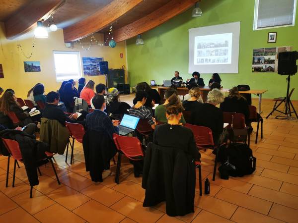 A FOSSA MOSTRA E TAVOLA ROTONDA CON 60 STUDENTI DELLE UNIVERSITA' DI NAPOLI, MONS, PARIGI E ATENE